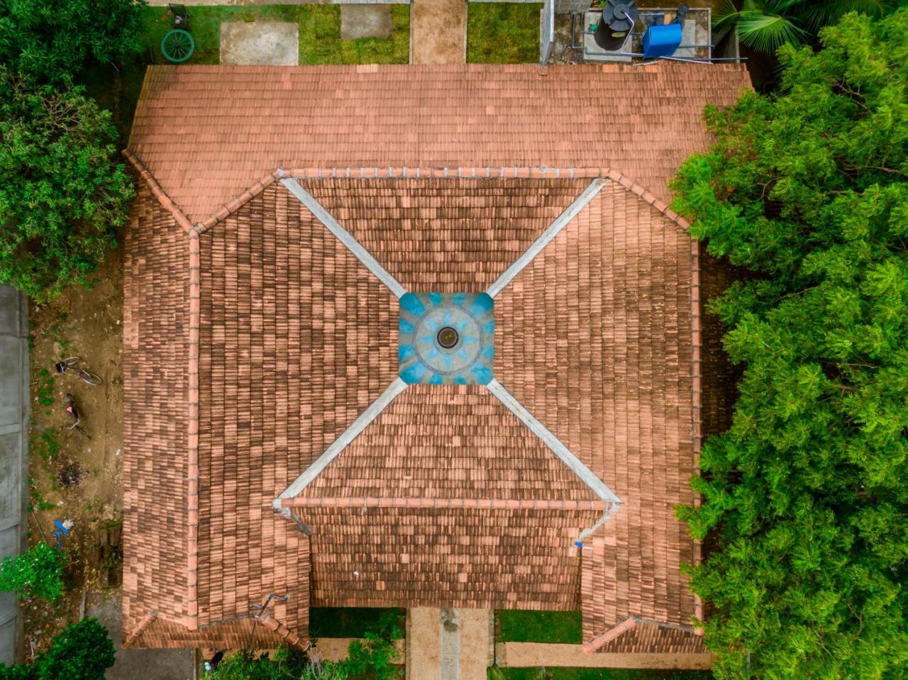 Отель Thambu Illam Джафна Экстерьер фото