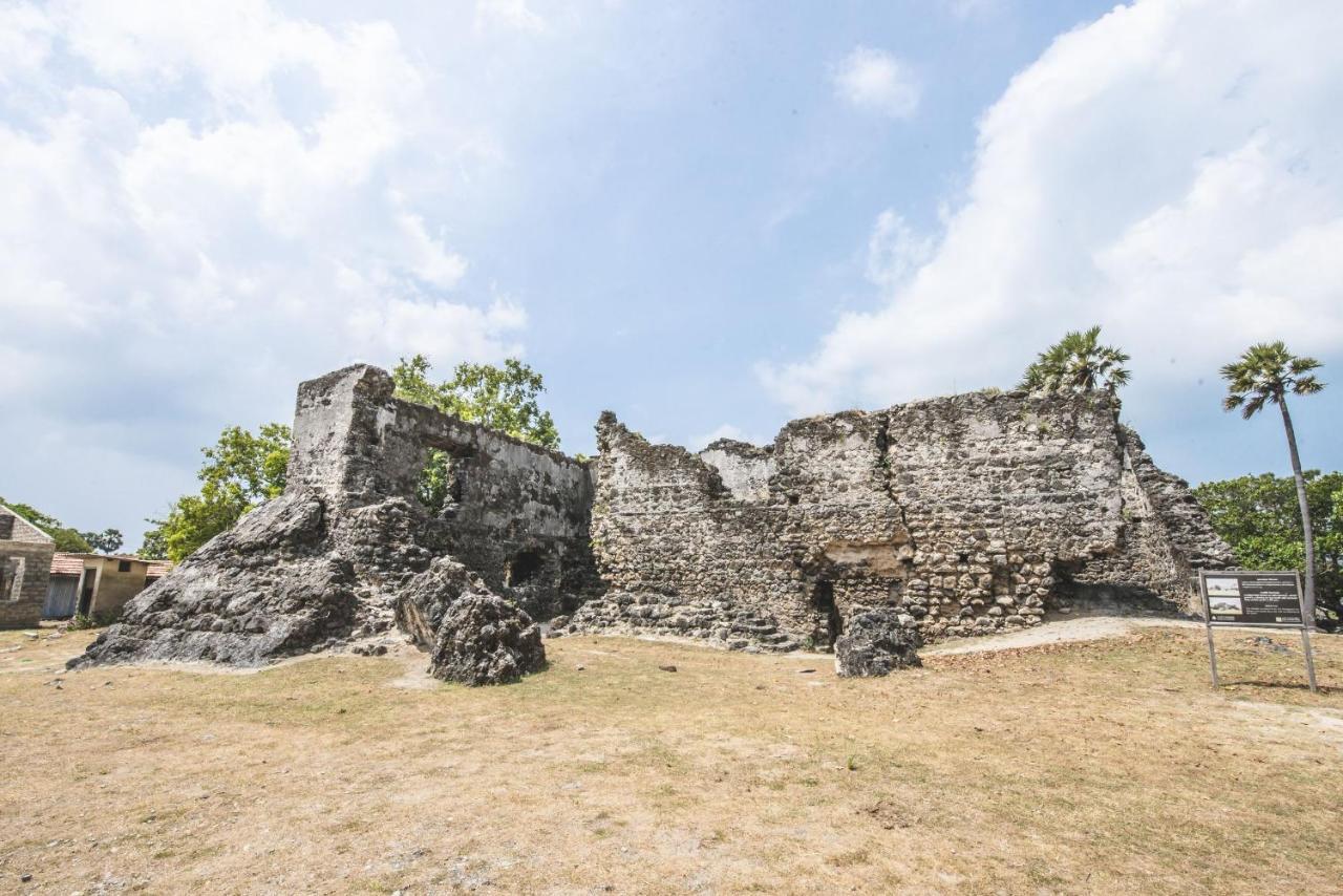Отель Thambu Illam Джафна Экстерьер фото